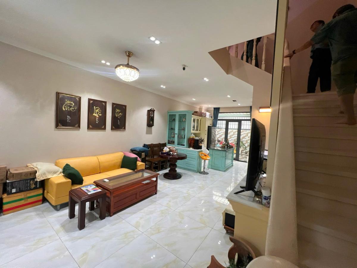 Bán nhà phố Lavila Nam Sài Gòn giá 13.2 tỷ, full nội thất
